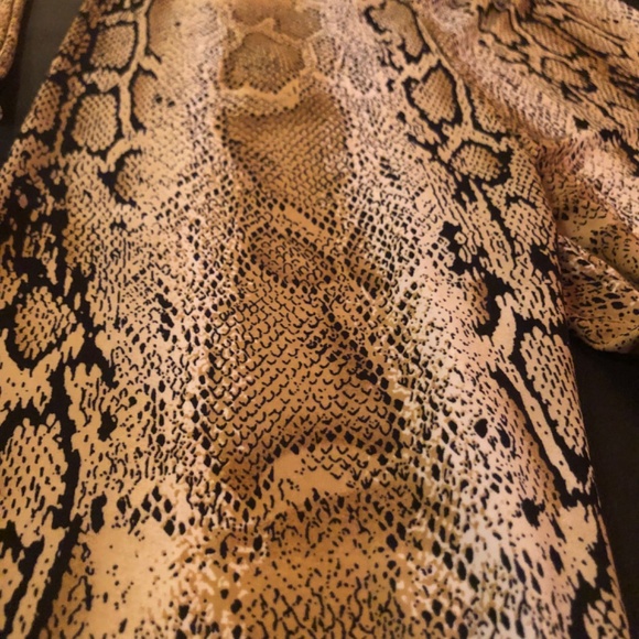 Snake skin print biker set leggings and crop top US S like new - Picture 6 of 9